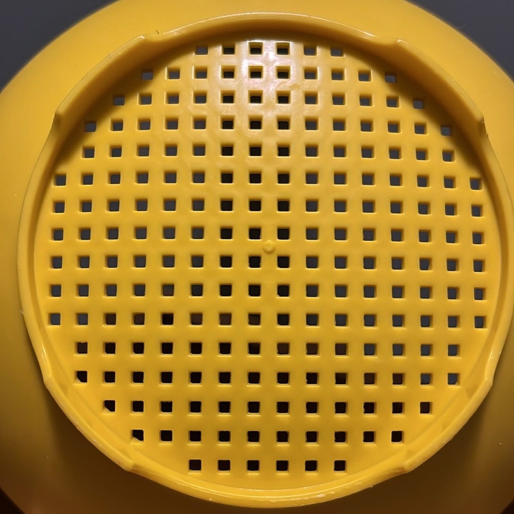 Large Tupperware Strainer or Collander or Sieve Yellow 2 Qt. 1523-7 - Picture 8 of 11